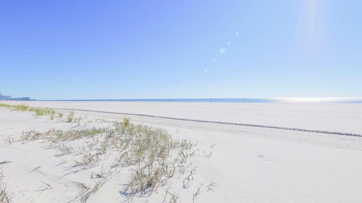 Holiday home Escape To Raleigh Ave 3 Steps From The Atlantic City