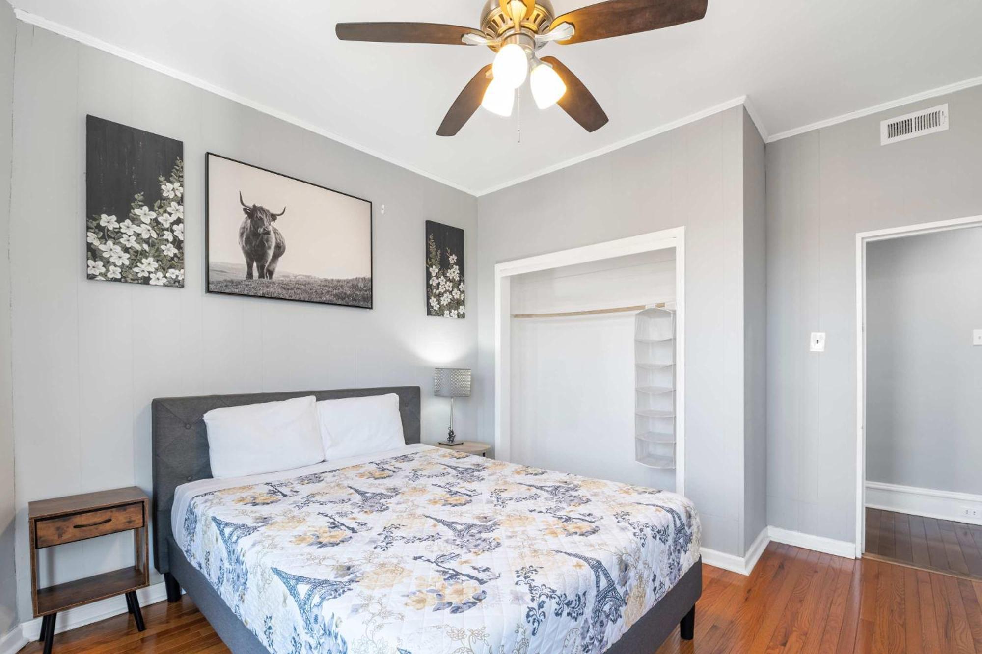 Escape To Raleigh Ave 3 Steps From The