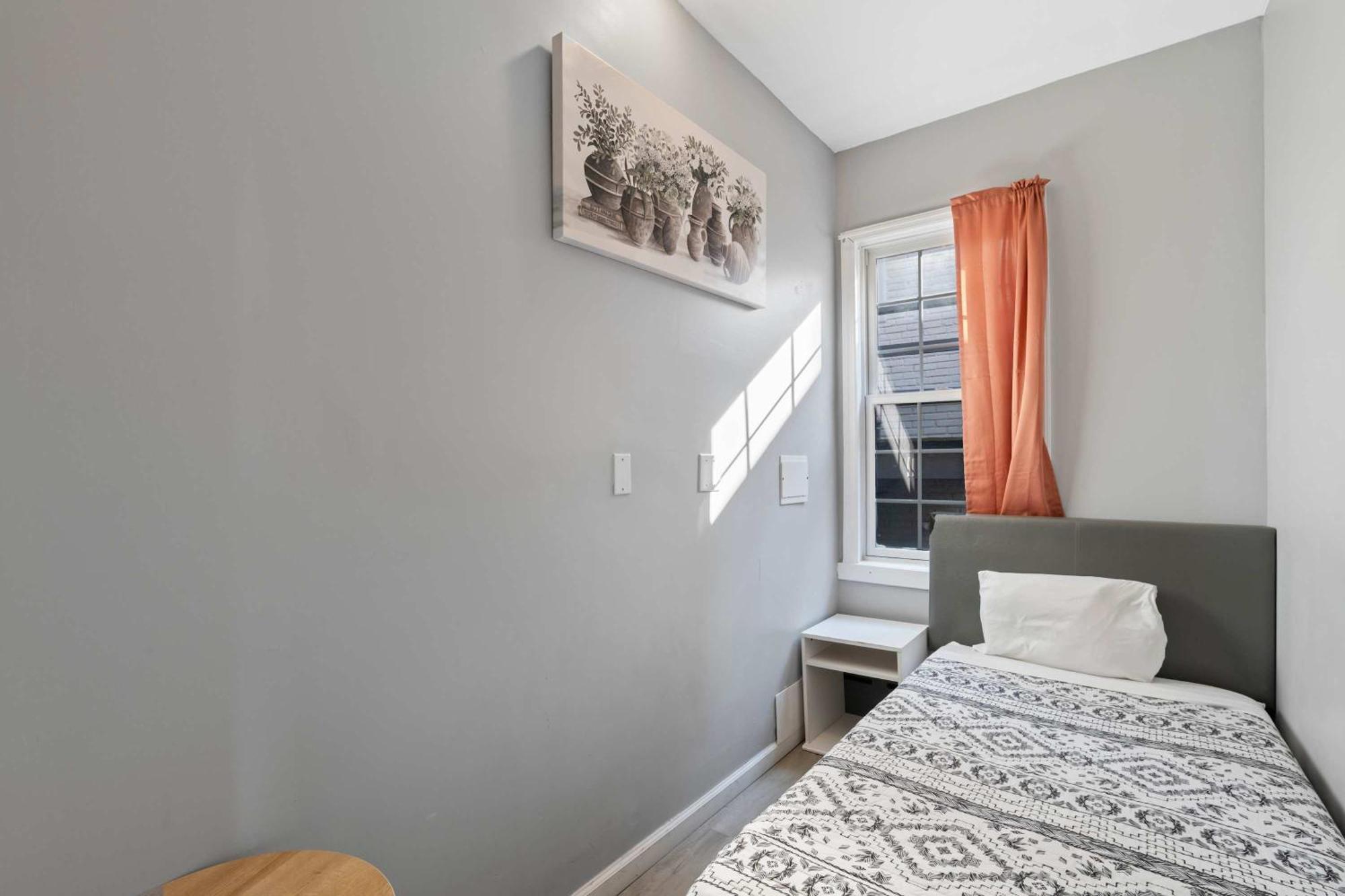 Escape To Raleigh Ave 3 Steps From The Holiday home *